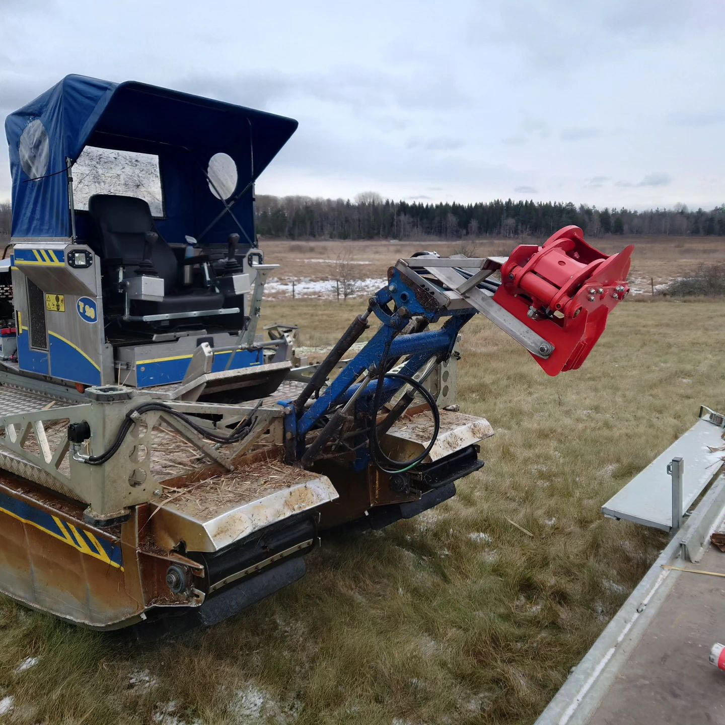 Truxor med grabbverktøy